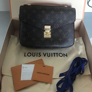 BNIB LV Pochette Metis Monogram